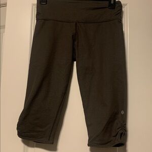 Lululemon Olive Green Crop Leggings
Size 6, wash wear
